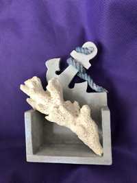 Поставка за брачни халки с естествен бял корал