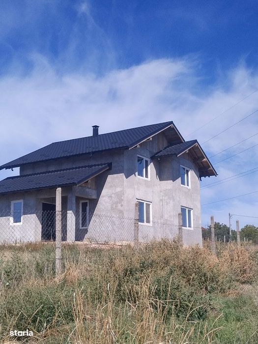 Casă de vânzare in Vaslui str 8 Martie (spatele  spitalului) P+1E