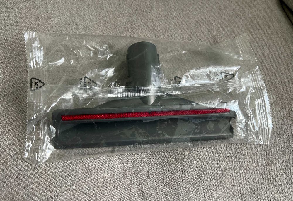 Perie Dyson pentru curatare tapiterii eliberare rapida noua sigilata