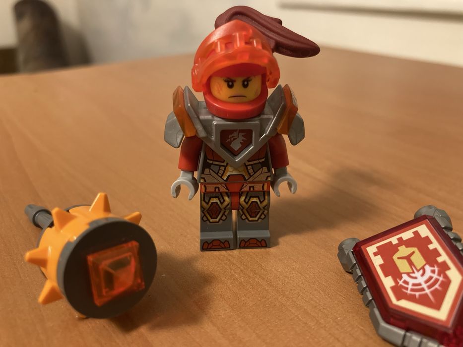 Minifigurina Lego Nexo Knights Macy nex086