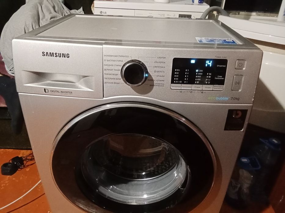 Продам стиральную машину Самсунг экобабл 7кг.