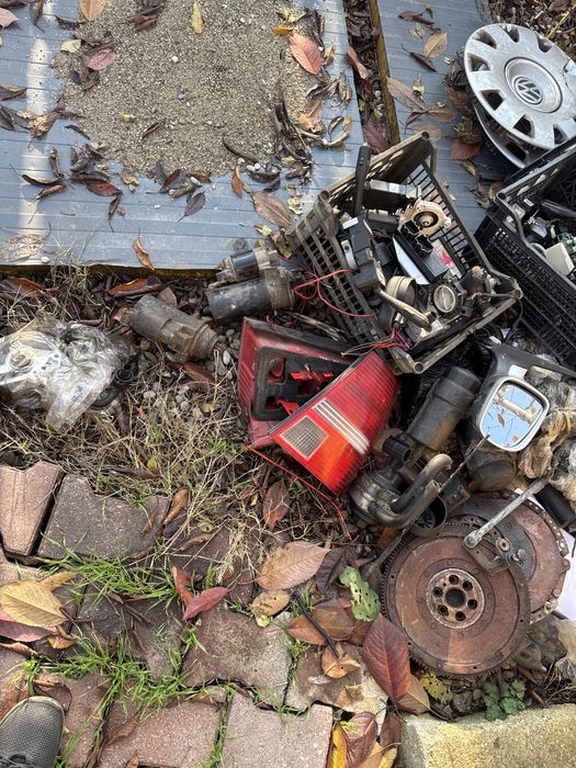 Vand urgent ,400 lei  ,toate piesele de golf 4 diesel din poze