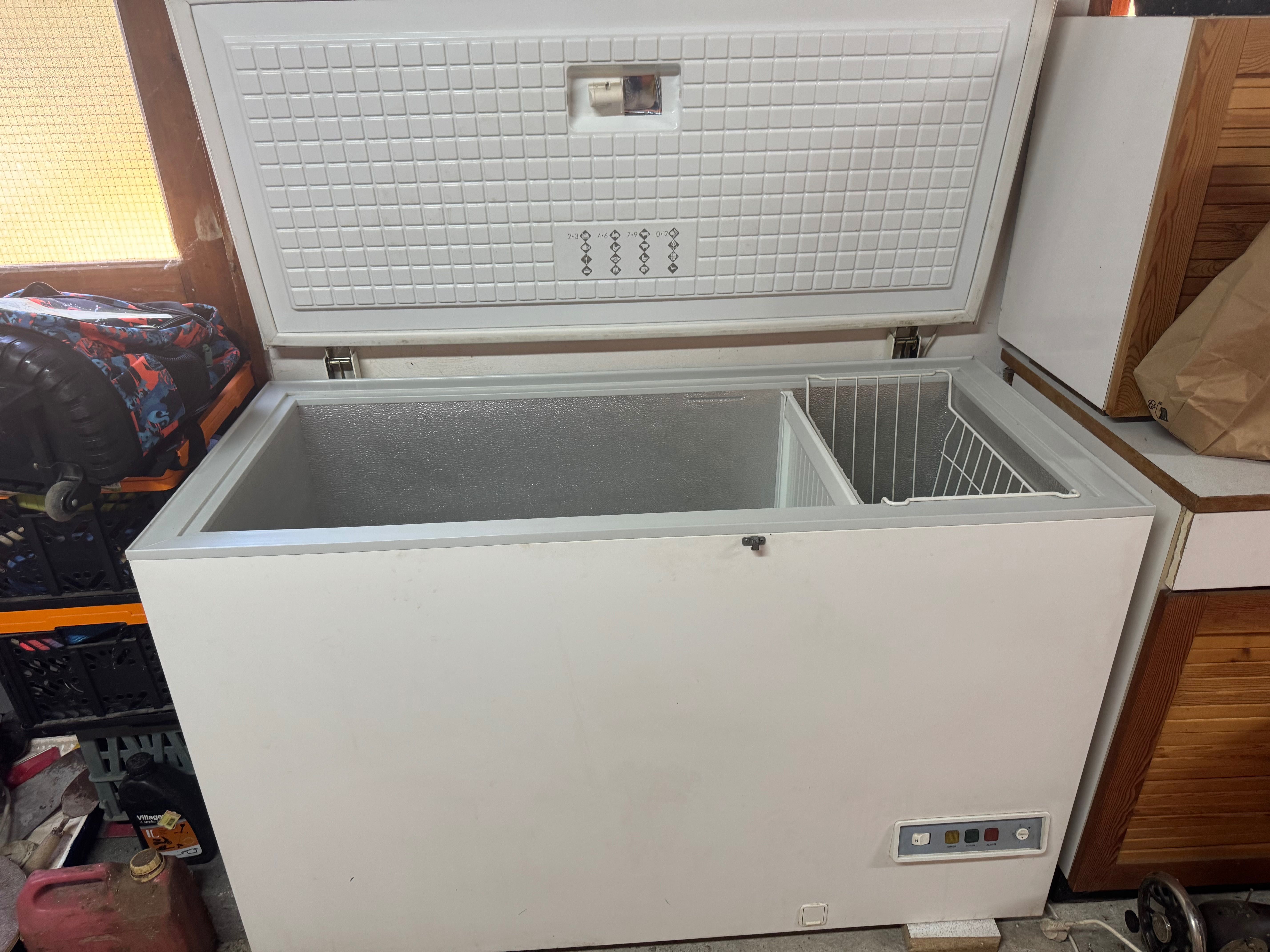 Фризер Indesit 368 литра