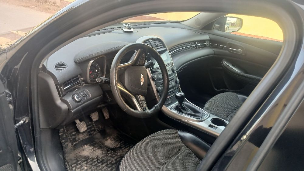 Malibu  1 butun kraska oldi banferi chap tomon burchagida bor