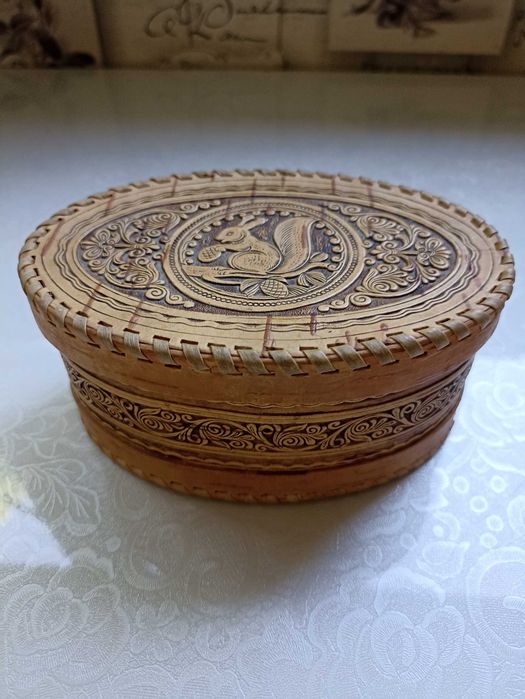 Шкатулка берестяная(дерево), ручная резьба и тиснение