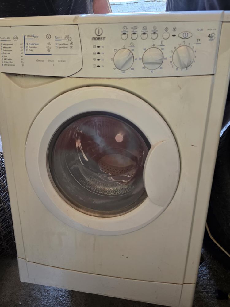 Пералня със сушилня indesit