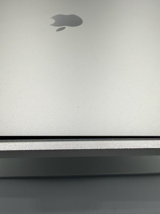 MacBook Pro 15” 2018, i7 6 core, 512GB SSD, Radeon 560X 4 GB, 16 GB DD