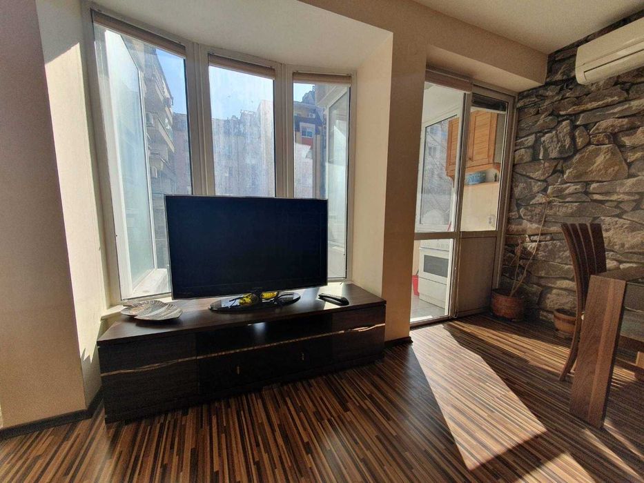 Дава се под наем Тристаен апартамент в Бургас, Център - 85 кв.м за 255 € - Снимка #4