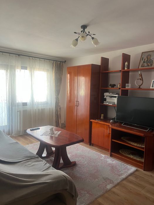 Închiriez apartament