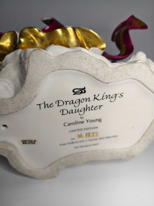 Порцеланова статуетка от Каролайн Йънг за Franklin Mint.