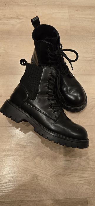 Продам демисезонные ботинки Josiny