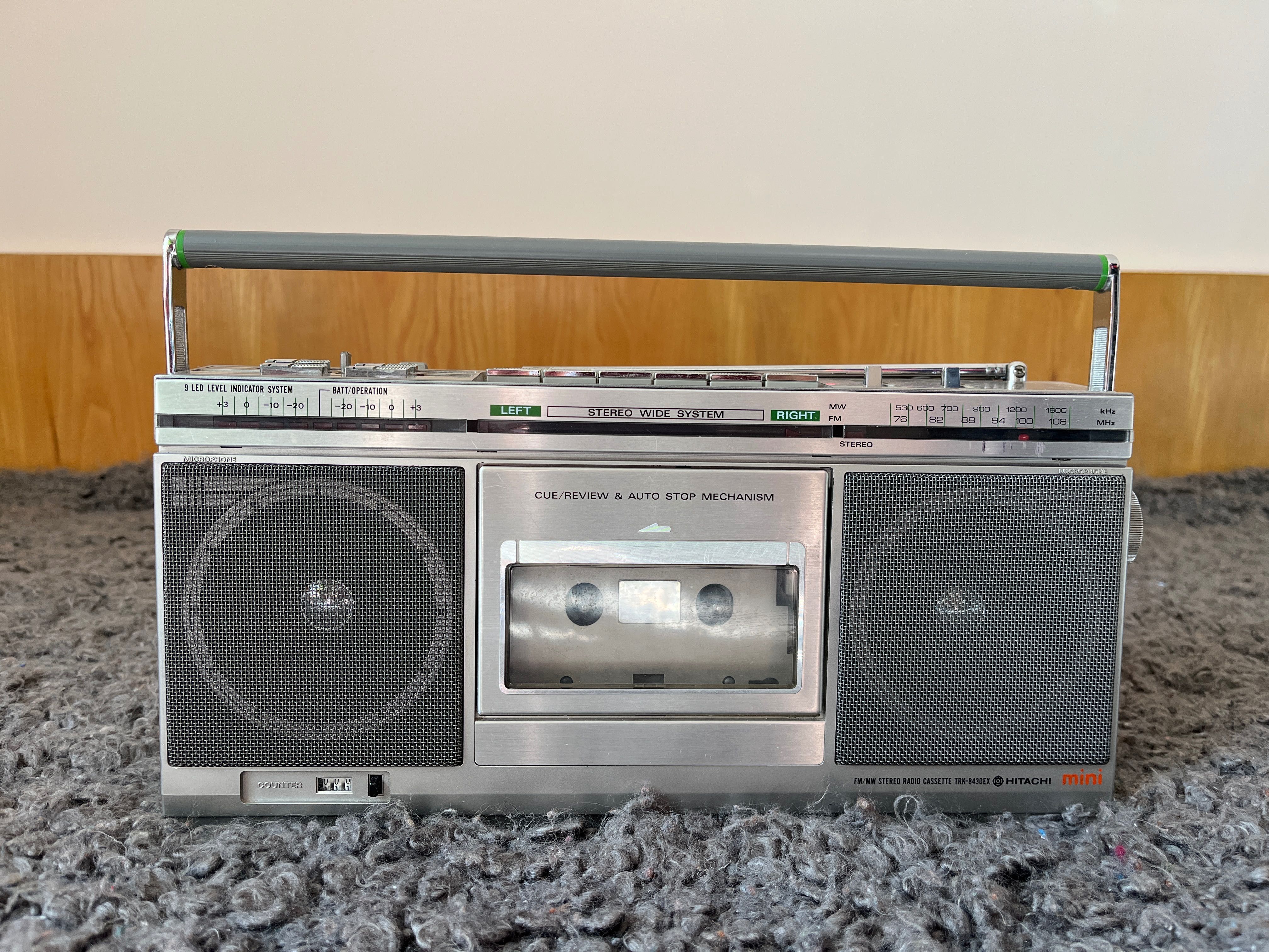 Ретро радио касетофон Hitachi TRK-8430EX