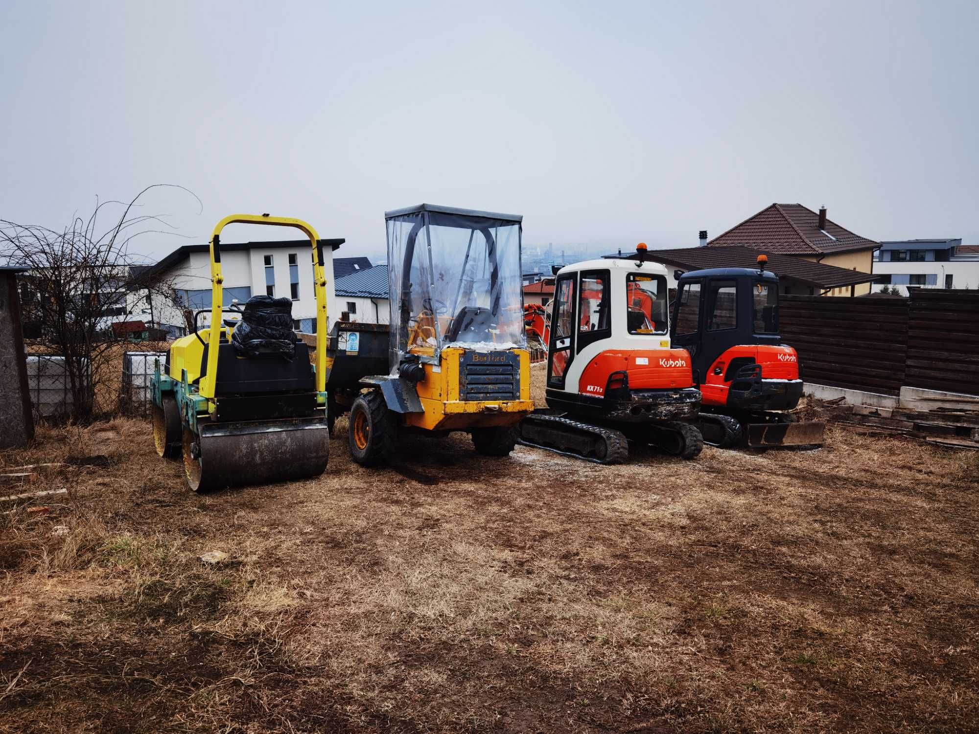 Închiriez Miniexcavator Dumper Cilindru compactor Basculantă