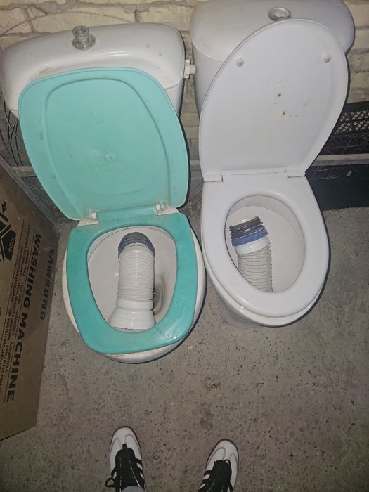 Продам унитаз 2 штуки