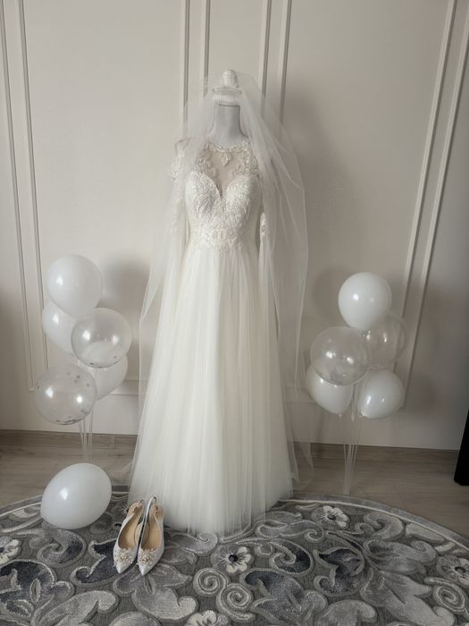 Vând rochie White Lady