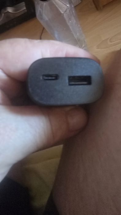 Baterie exerna 20000 mha 45 roni Trei porturi Incarcator si cablul