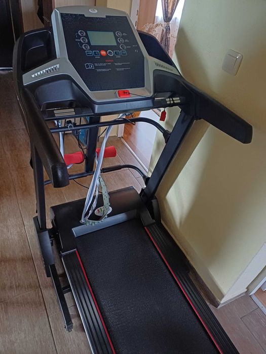 Продавам личната си бягаща пътека ползвана само четири пъри