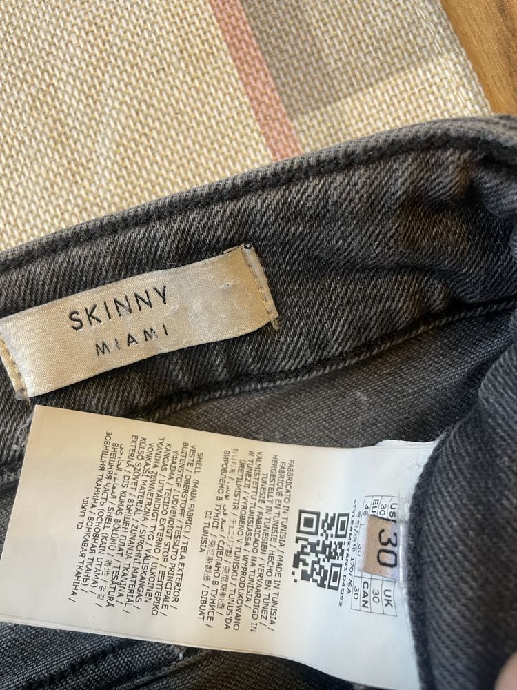 Продавам дънки,чисто нови
