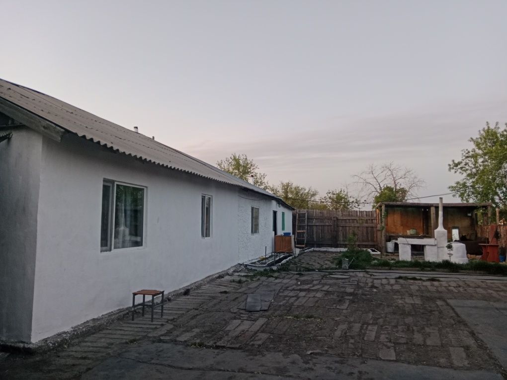 Продаётся дом с магазином