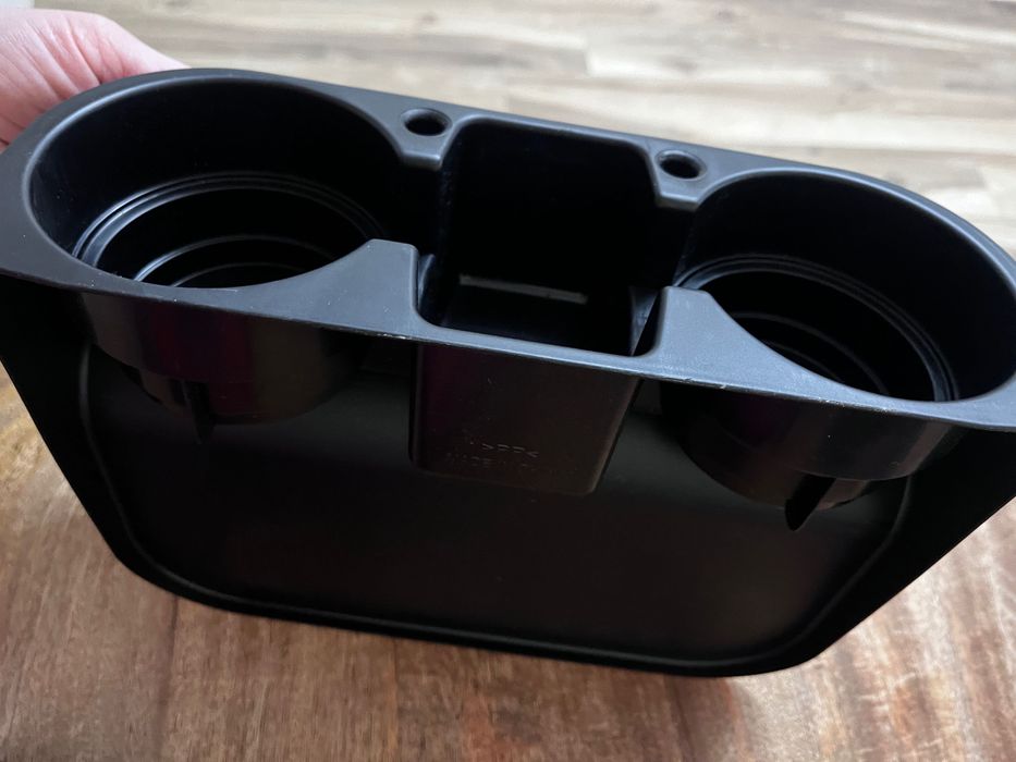 поставка за чаши за кола.