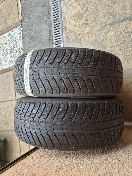 Vând cauciucuri 235/55/18 M+S //Nokian// 2 buc