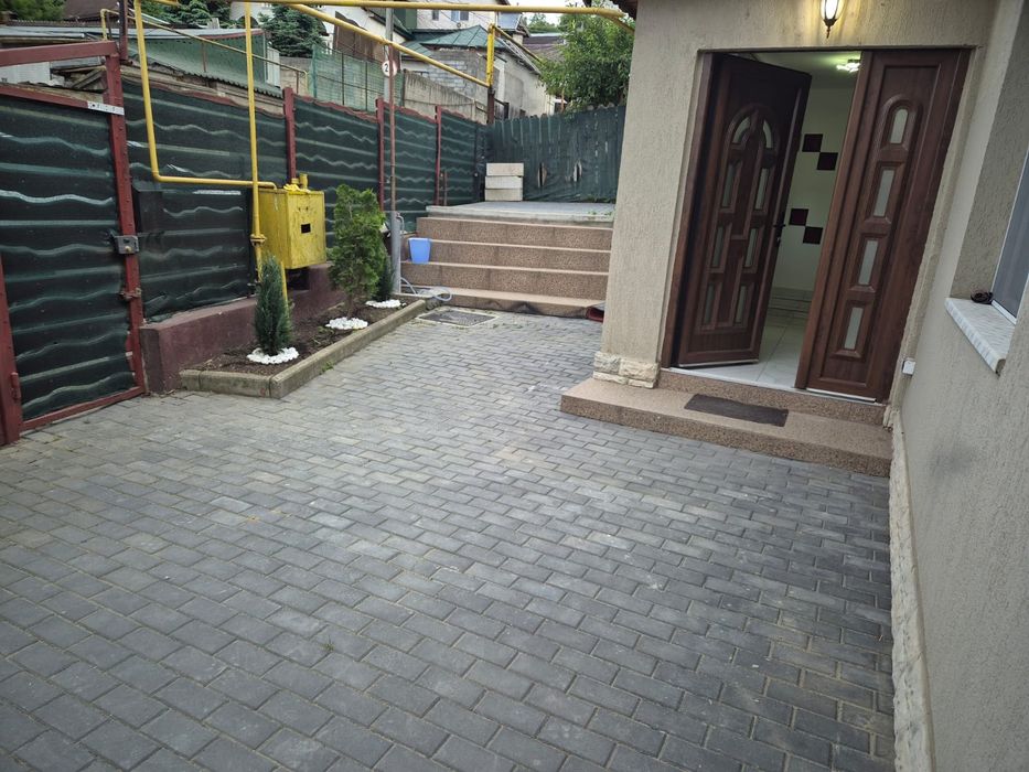 Inchiriez casa 3 camere Galata