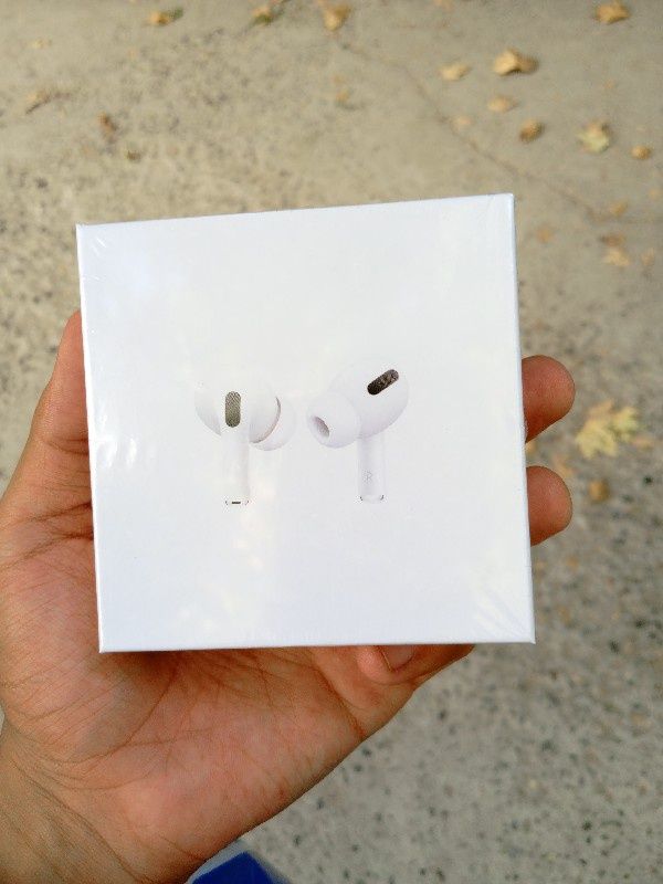 Airpods pro 2 naushnigi uta srochno sotiladi