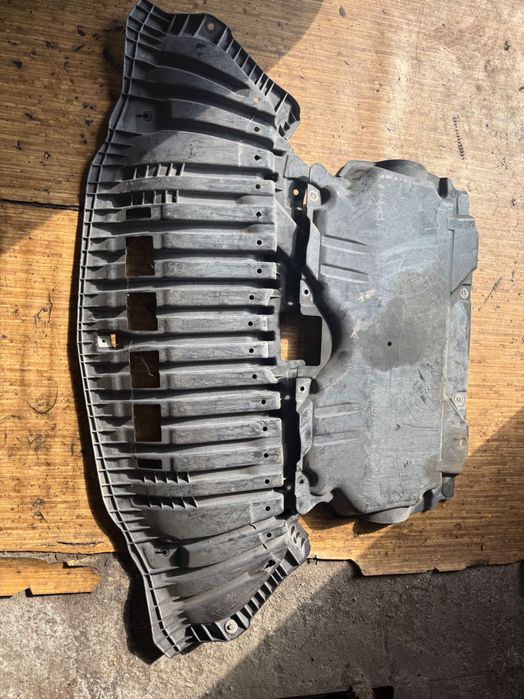 Кори под двигател Mercedes w205