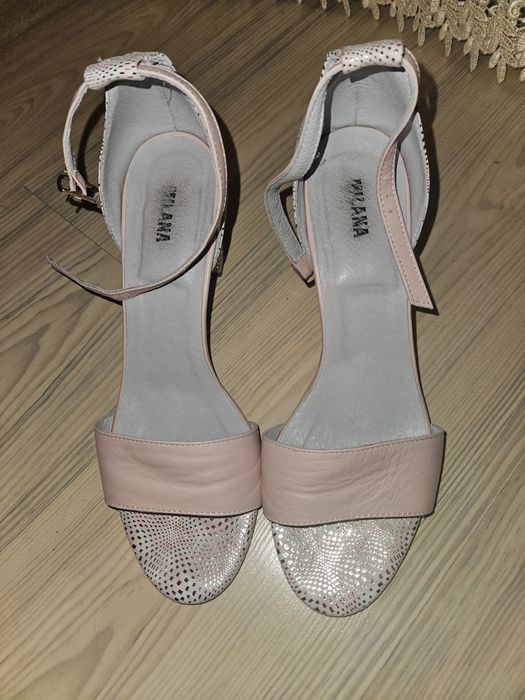 Sandale roz de ocazie din piele naturala