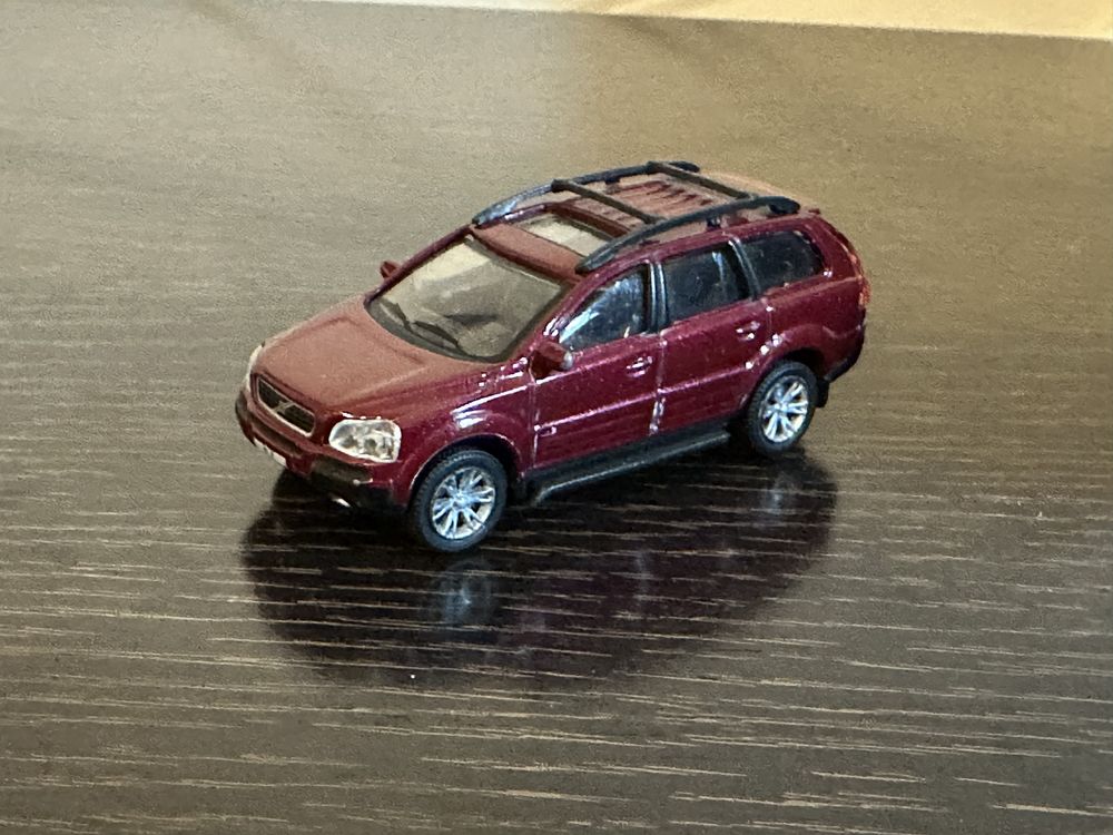 Macheta  auto Volvo XC 90  Cararama 1:72