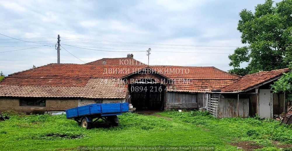 код.62385. Двуетажна тухлена къща 180м2 с двор 1000м2 и сграда 300м2