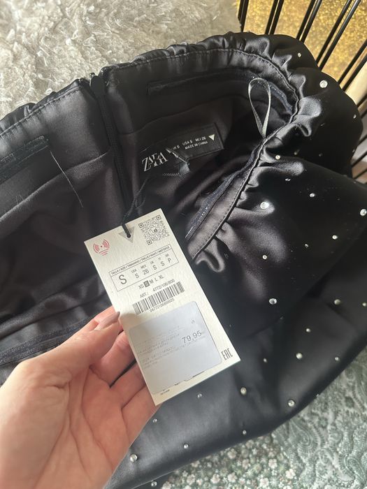 Черен топ zara без презрамки