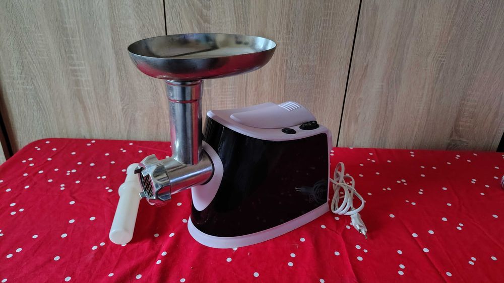 Masina de tocat carne Star-Light MG-120BW, 1400W