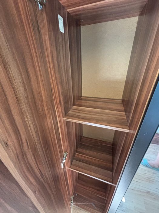 Трикрилен гардероб