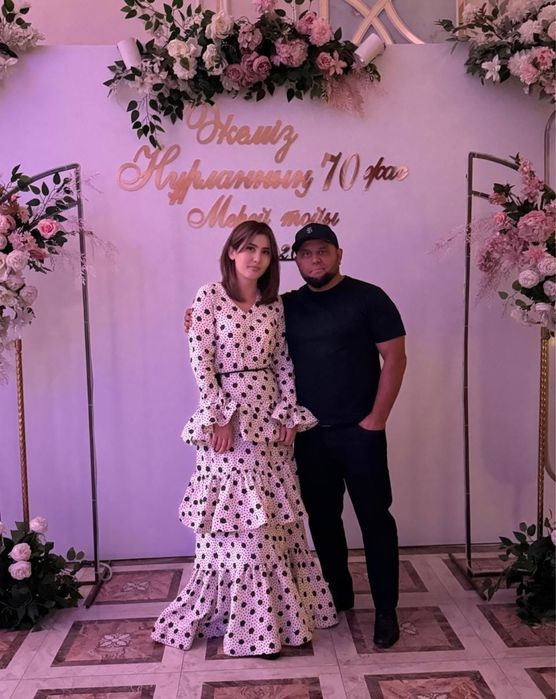 Срочно продам Платье  за пол цены в отличном состояний