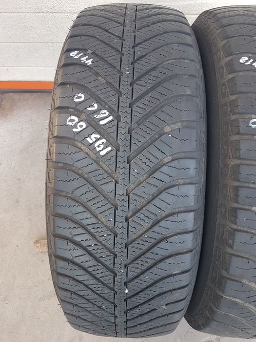 Всесезони гуми 2 броя GOODYEAR Vector4Seasons 195 60 R16 C дот 4418