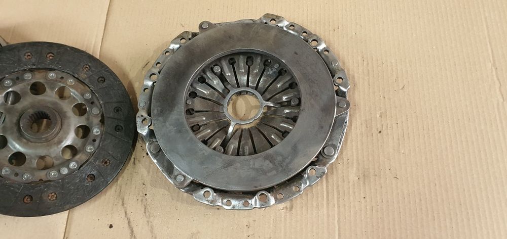 Kit ambreiaj cu volanta bmw 2.0d N47 e87 e81 e90 e91 e84