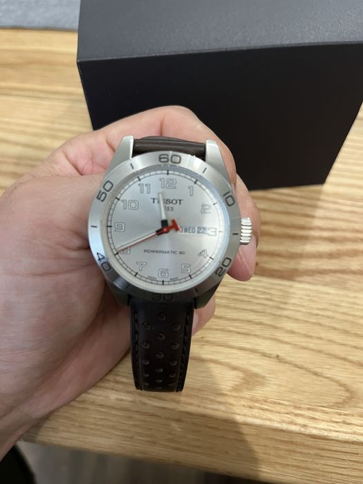 Продавам часовник TISSOT