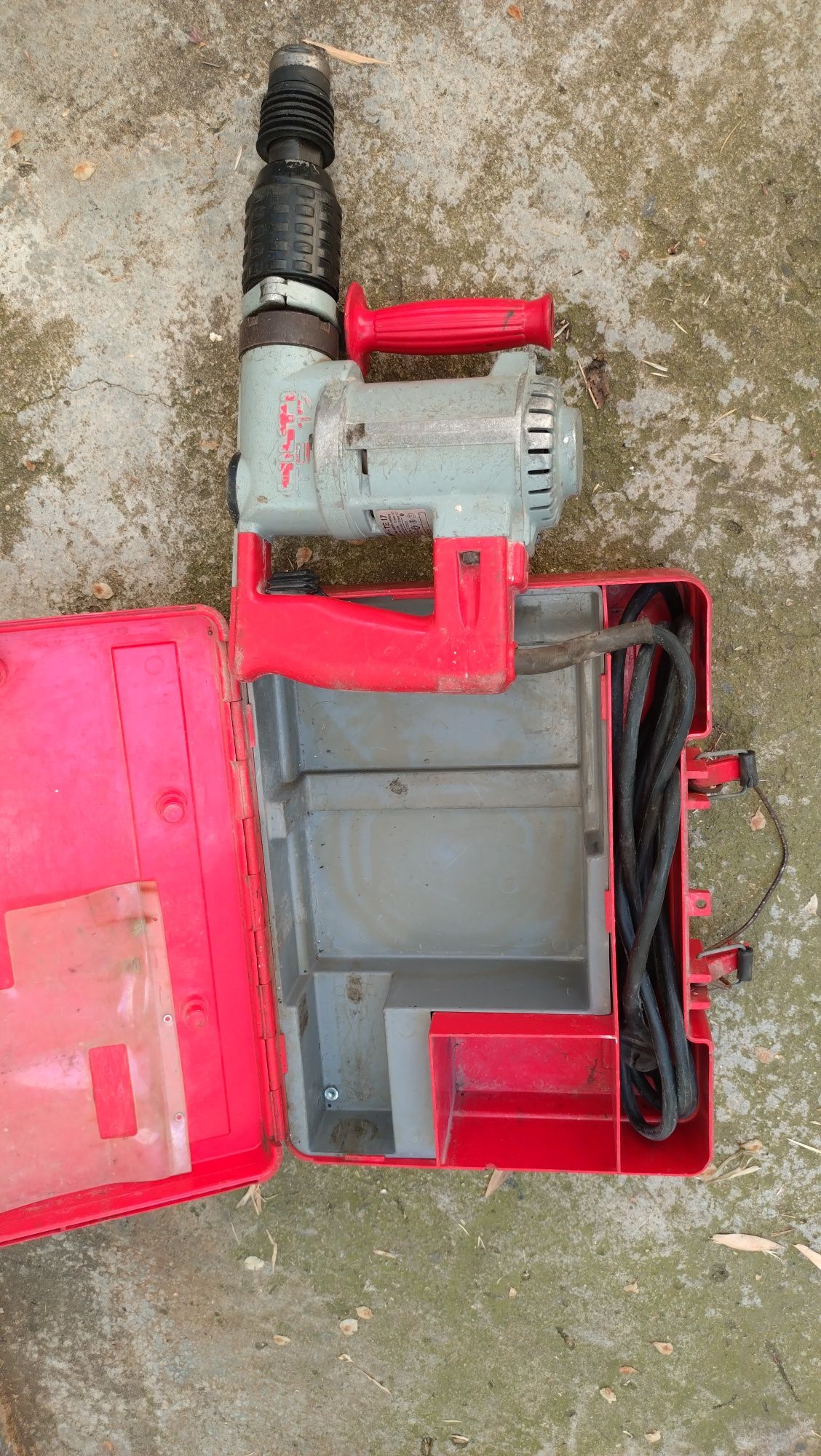 Продавам мелачка за грозде,бормашина Hilti,гаечни ключове от 32 до 50