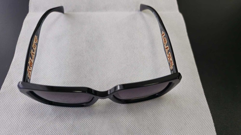 Ochelari de soare Prada, ochii de pisica