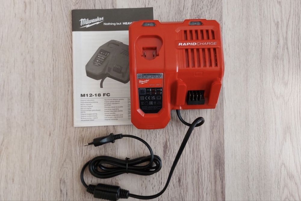 Vand Incarcator Milwaukee 190 de lei,am 12 buc,se negoiciaza pretul