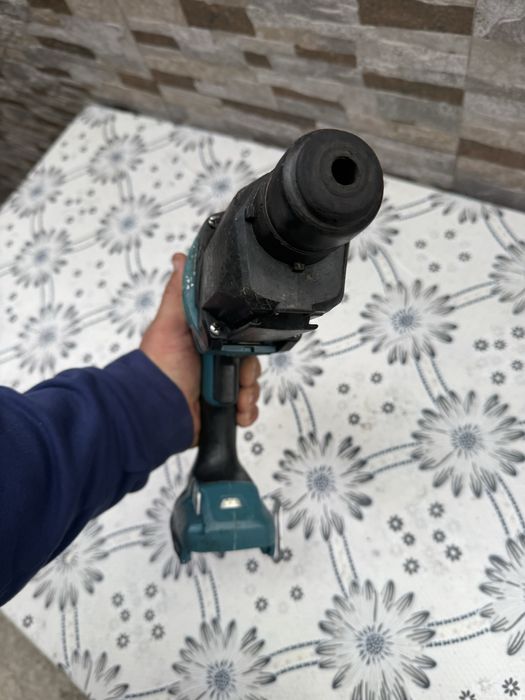 Акумулаторен перфоратор Makita DHR182