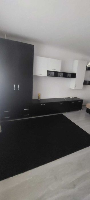 Ofer spre inchiriere garsoniera
