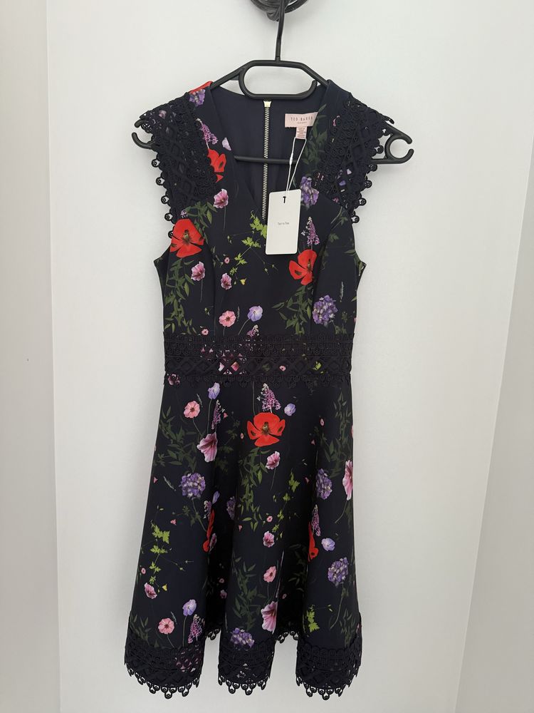 Нова рокла Ted Baker , XC /C