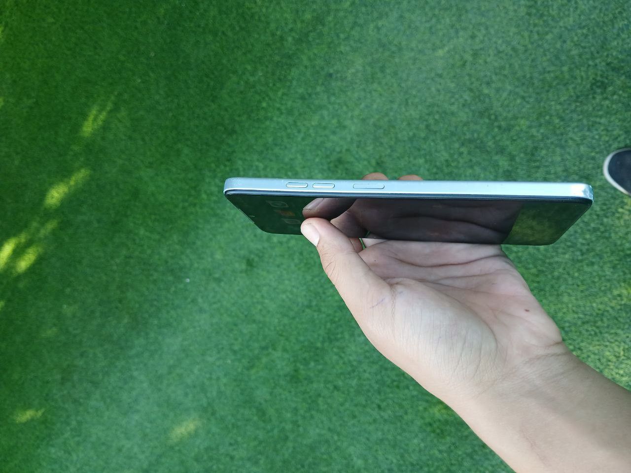 Tecno spark 10 holati yaxshi 128ga 4 xotira karopka dakument bor