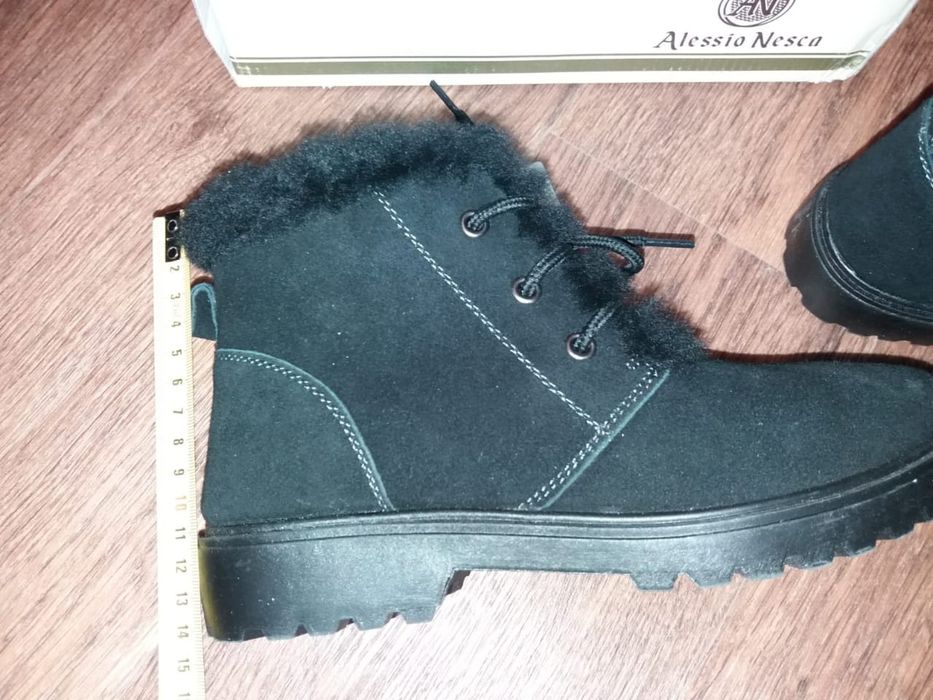 Продам новые зимние ботиночки