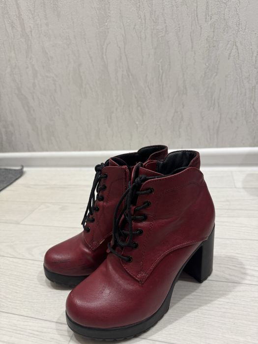 осенний обувь красный