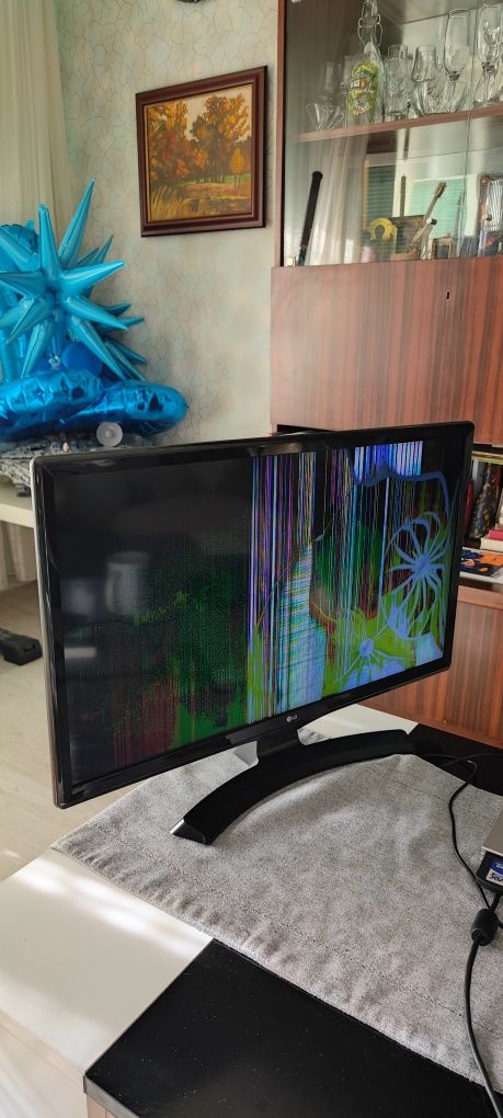 LG Smart TV 24MT49S със всичко нужно