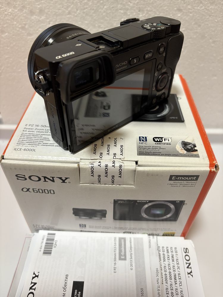 Sony A6000 + обектив 16-50mm OSS + UV филтър + кутия и аксесоари