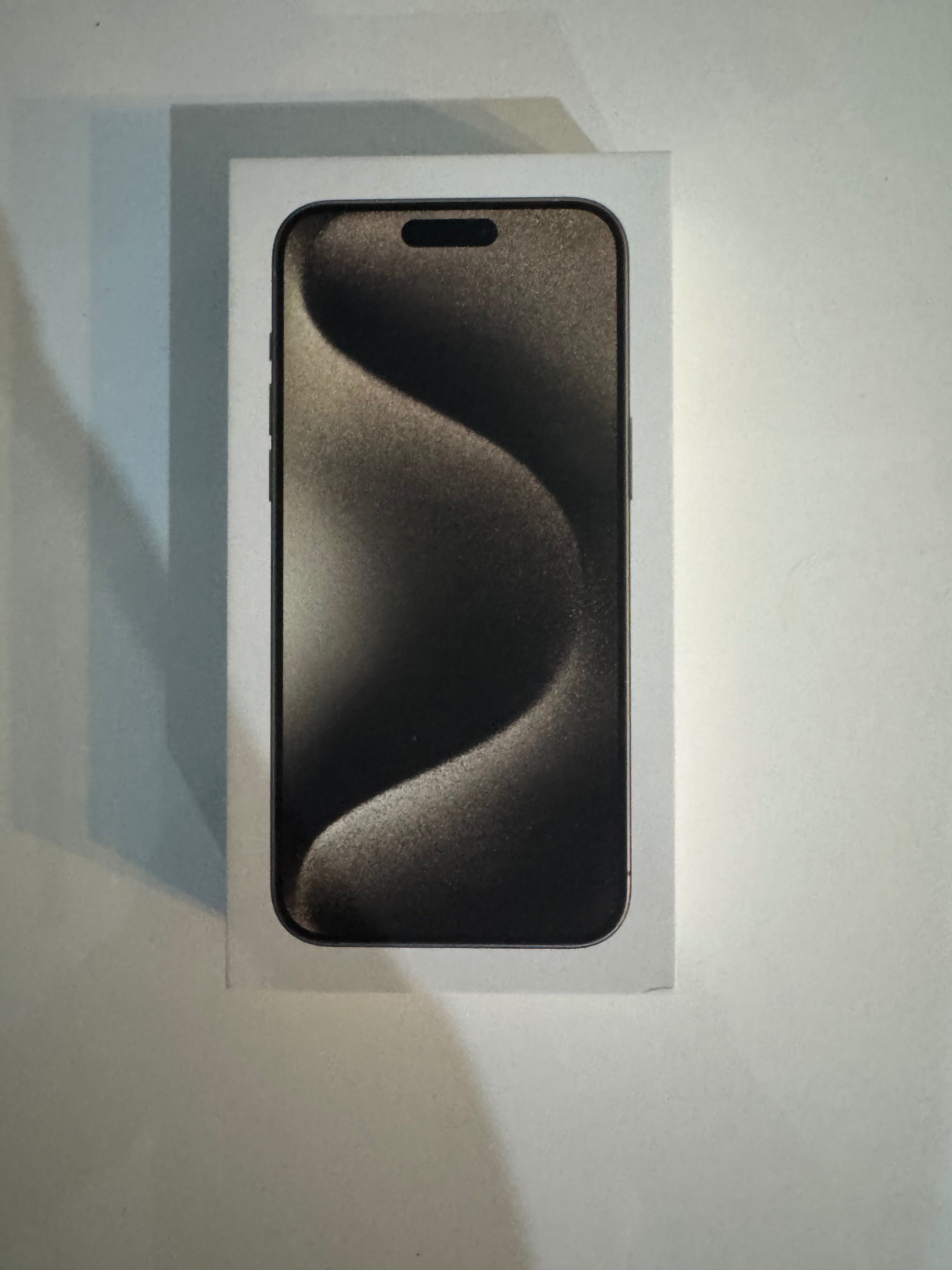 iPhone 15 pro max 512gb чисто нов-не използван+оригинален кабел